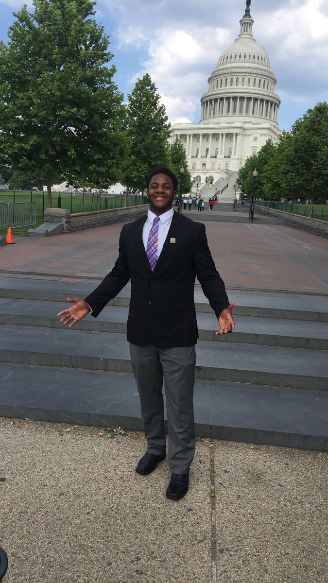 xavierkelly22's tweet photo. What a Blessing and honor it was to be able to go to Washington D.C.! Got the chance to tour the Capital, White House and meet the president https://t.co/hxZTTuJL5r
