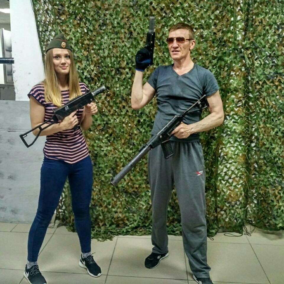 maxradman's tweet photo. Rambonator and his wife 😂 #MaxRadman #showman #actor #emsee #ringanoncer #lasertag @lasertag28blg https://t.co/DX9GDvyyUb