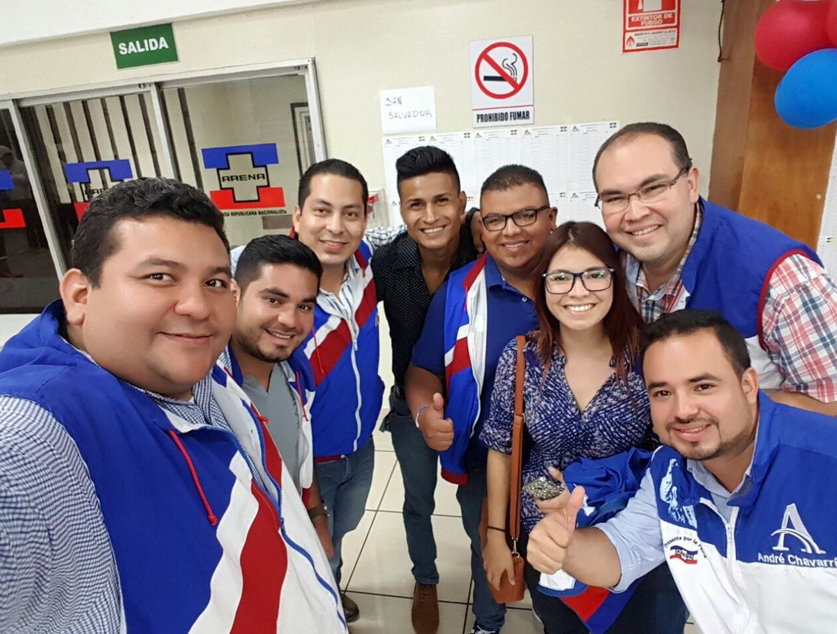 andrechavarria1's tweet photo. En la juramentación de la directiva Departamental de Juventud de San Salvador. https://t.co/mgQhoqnaU3