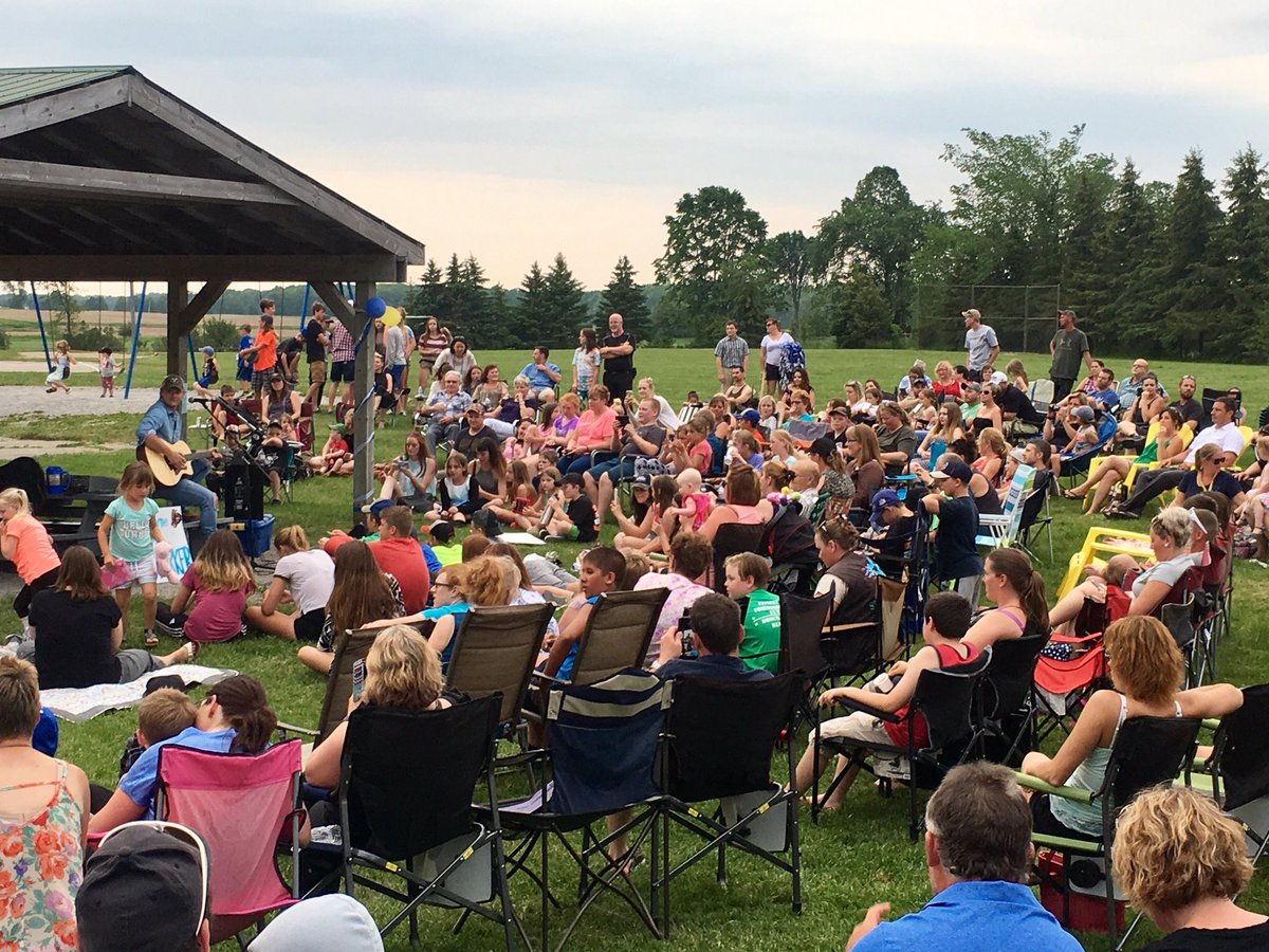 KLPSCSO's tweet photo. @jamesbarkerband is entertaining the crowd @infoMariposaES tonight. Such a talent, thank you 🎶 💃🏻 @kawarthalakes https://t.co/fvvYtJQmRj