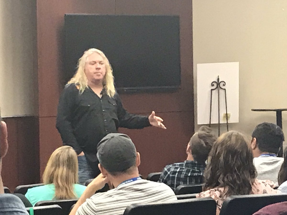 The goal of the artist is "to bring life to people." Fantastic talk, Tom! <a href="/onstagesuccess/">Tom Jackson</a> What a true guru! 🙌👏#gmaIMMERSE #livemusic