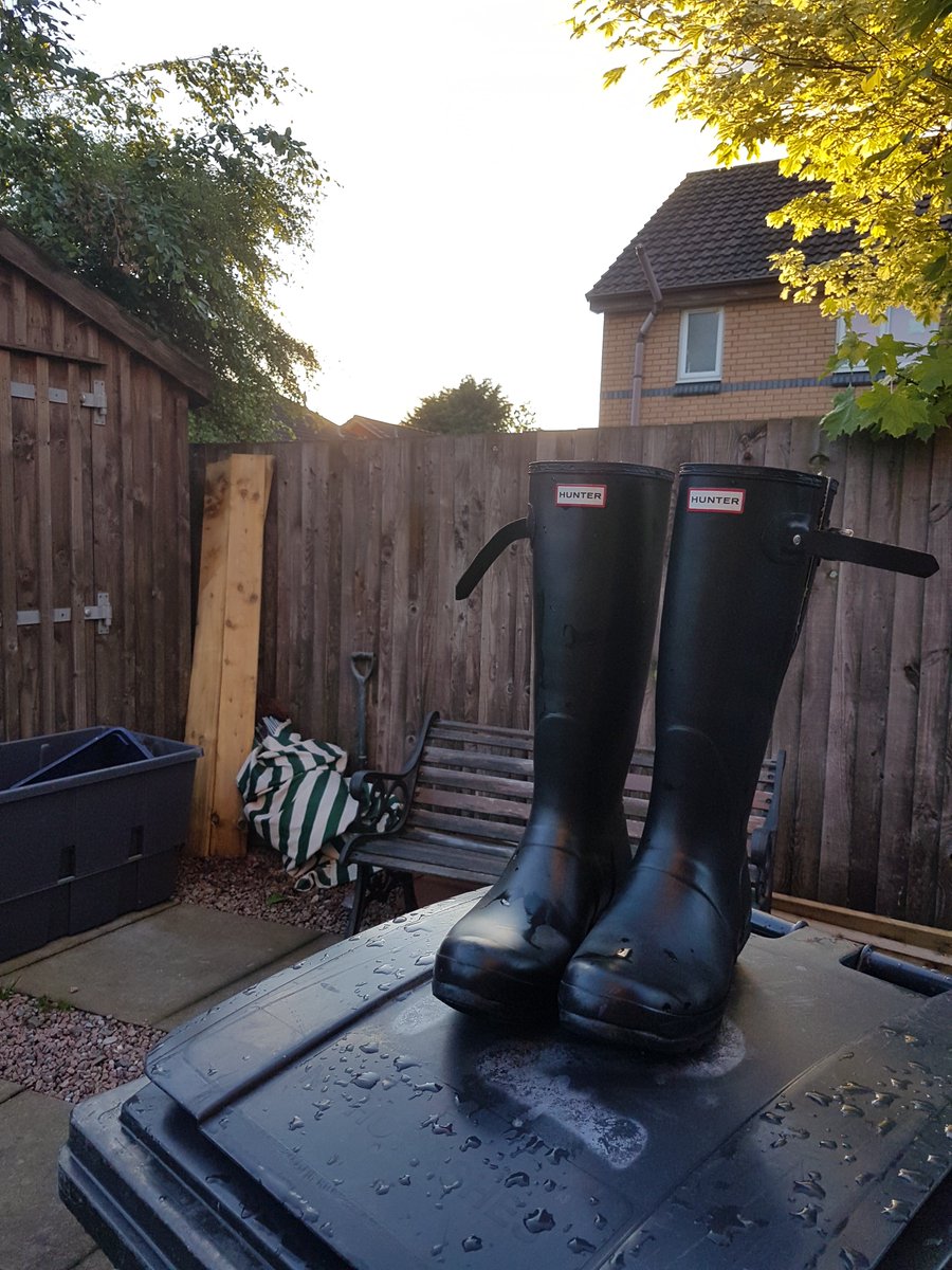WellieDude's tweet photo. My @HunterBoots have seen better days #wornboots #trashedboots #leakyboots #wellies #hunterboots #greatmemories https://t.co/bCPj0T8uJV