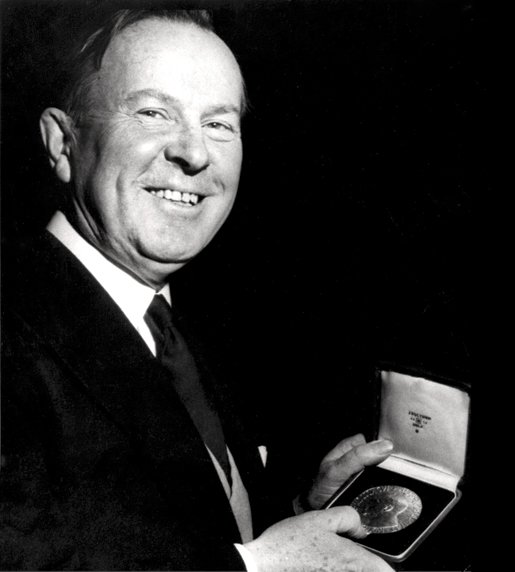 realCanadaPM's tweet photo. SUPER proud of @realLesterPearson, who won the Nobel Peace Prize for ending the Suez Crisis. He’ll make a great PM one day! -PM Laurent https://t.co/fGVeAxGM9o