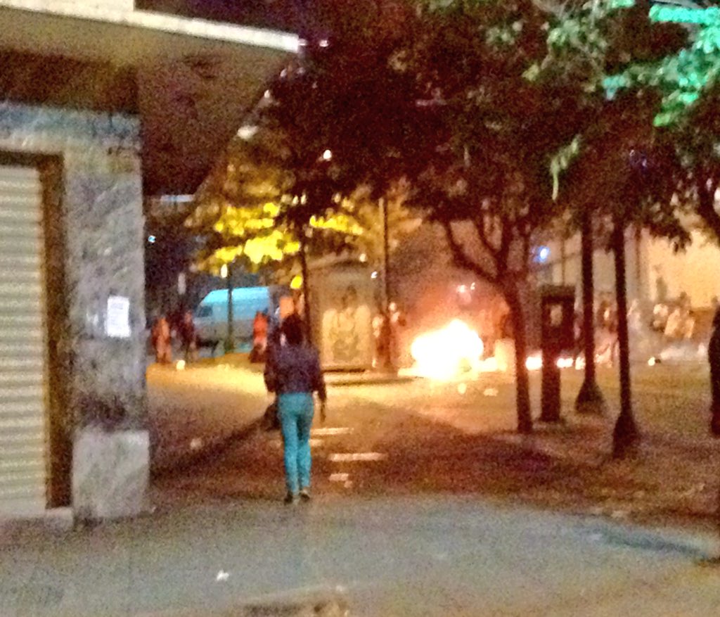 ChacaoReporta's tweet photo. Chacao 7:15pm #12Jun https://t.co/pR1GMhhxLX