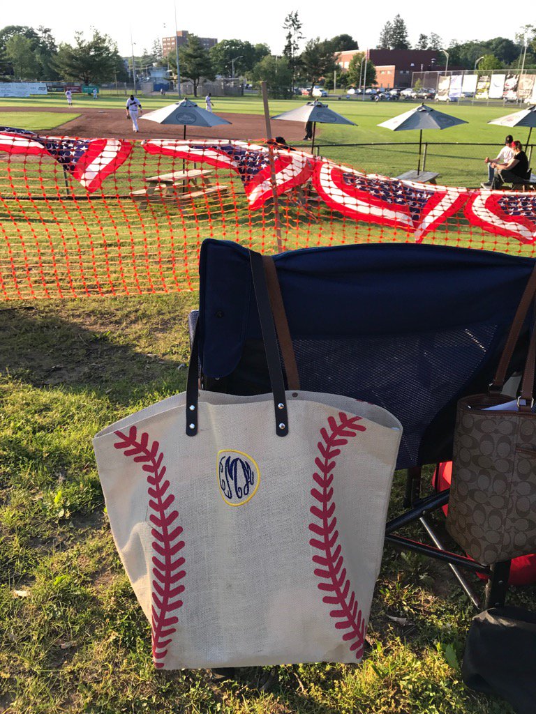 moskey5's tweet photo. Hot baseball in Danbury tonight #OceanStateWaves #BMosk #CF #5 #LetsGoB https://t.co/WFYCYx88ht