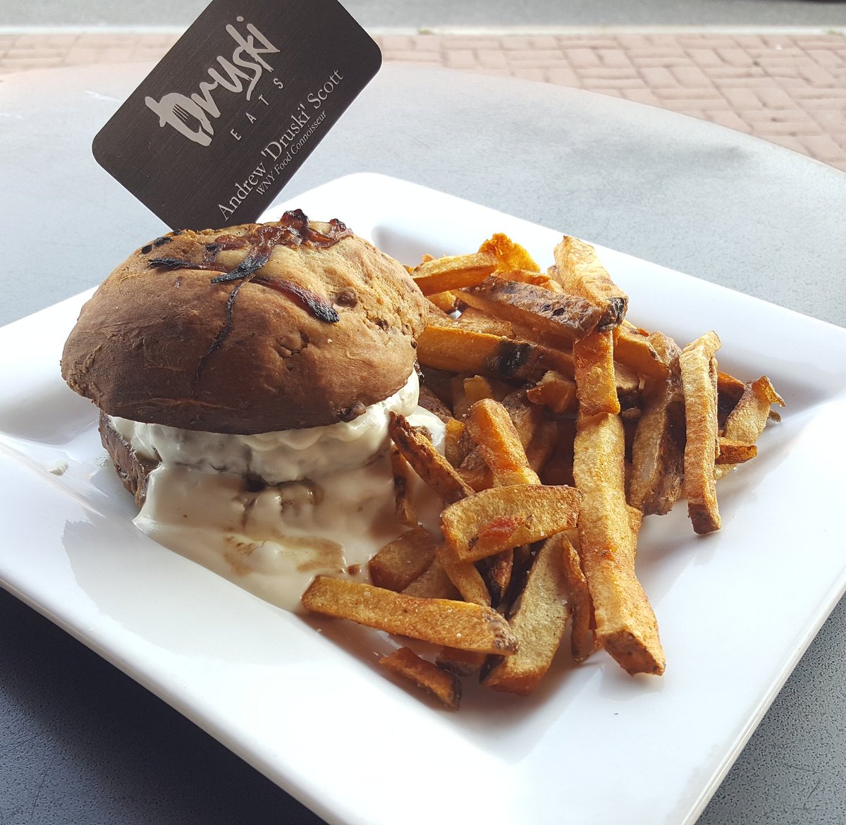 #DruskiEats "Mushroom Mornay Burger"

#JamesBeard #BuffaloBBP #BlendedBurgerProject #NickelCity