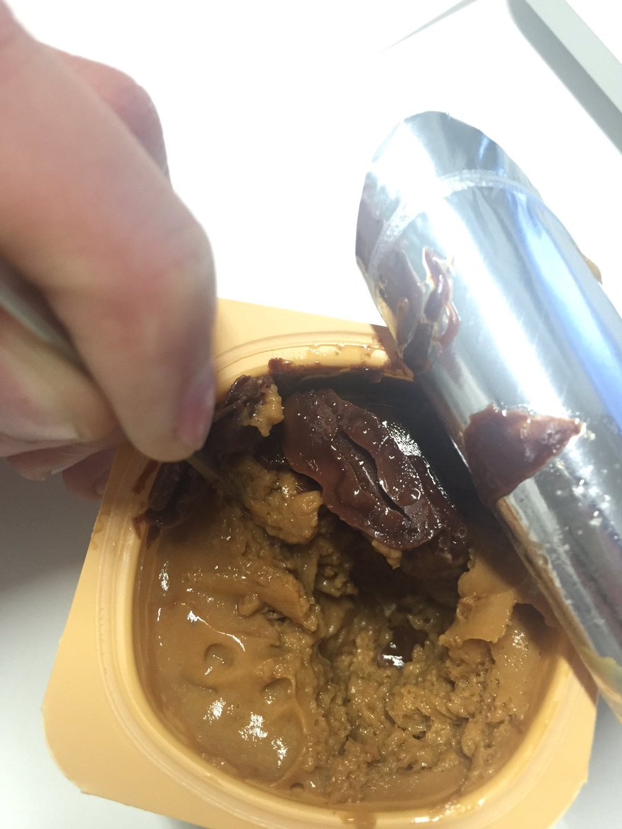 foodtrackercl's tweet photo. @Soprole ya se pasaron con los recortes... sin manjar arriba, ni abajo. Maldita imágen de referencia. https://t.co/4w2f8gCzUk