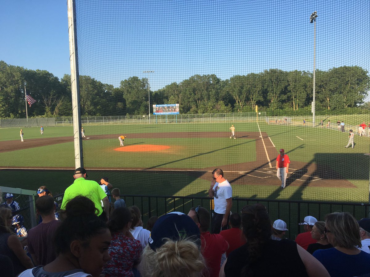 k_west30's tweet photo. Top of the 5th: Stars finally got the bats swinging taking a 3-2 lead!! Let's go Stars!! #BCSNAllStars https://t.co/aTiMdatxT5