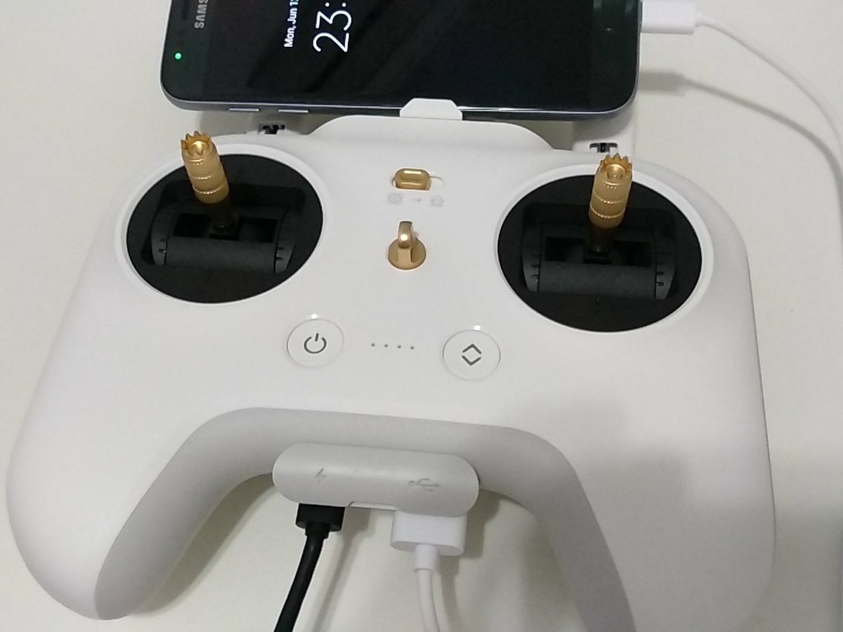 TechTabletscom's tweet photo. Really good build quality. Can't wait to fly it again after work tomorrow if the winds are good. Bit scary, it's like flying a $500 bill 😀😓 https://t.co/vv7TMOmjXi