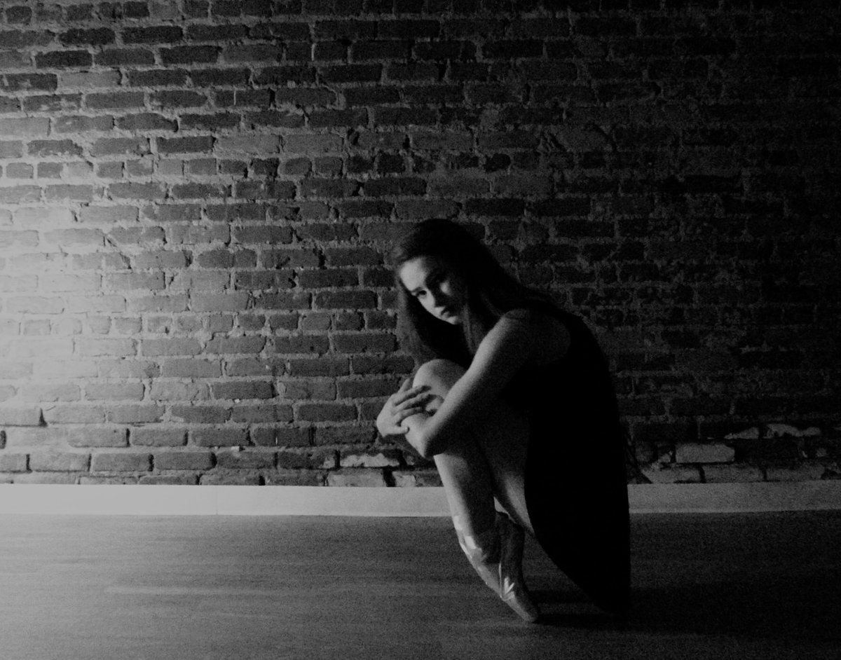 emmacdykes's tweet photo. shadows 

[by @SarahCateRice] https://t.co/dF83yBtXC6