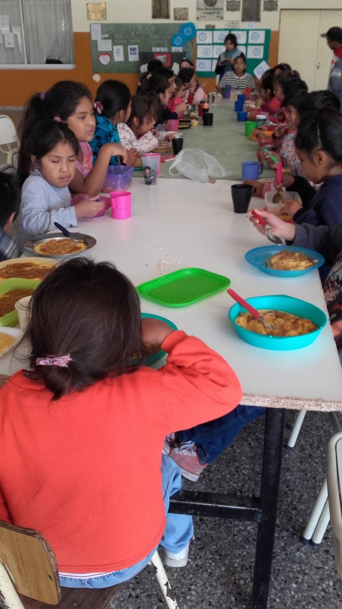 #LaEscuelaSaleDelAulaSalta. EA Perdiguero junto a los Niños. <a href="/JuaresCarla/">Carla Juarez</a> <a href="/11553a95d85e42b/">Macarena Molina</a> <a href="/patriciapinasco/">Patricia Pinasco</a>