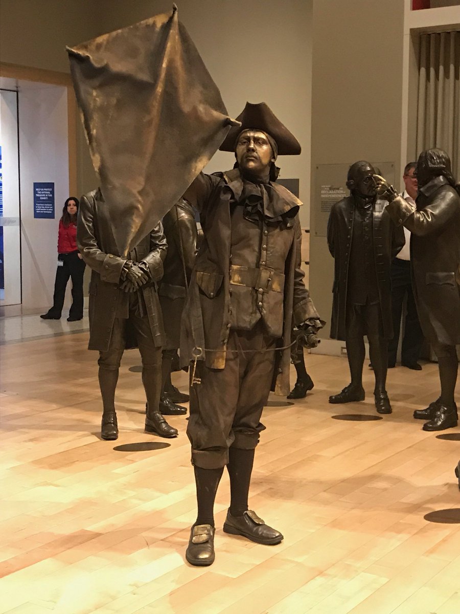 stocktonsphilly's tweet photo. Its hot but they're frozen. Which one is a real guy? @wemakepretend @ConstitutionCtr #eventprofs #phillyeventplanner #livingstatue #history https://t.co/NM7gVEnD4A