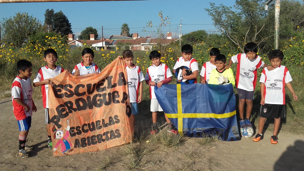EA. Perdiguero participando del Mundialito.
#LaEscuelaSaleDelAulaSalta
<a href="/JuaresCarla/">Carla Juarez</a> <a href="/11553a95d85e42b/">Macarena Molina</a> <a href="/150Ccarlin/">Carlos Carrazana</a>