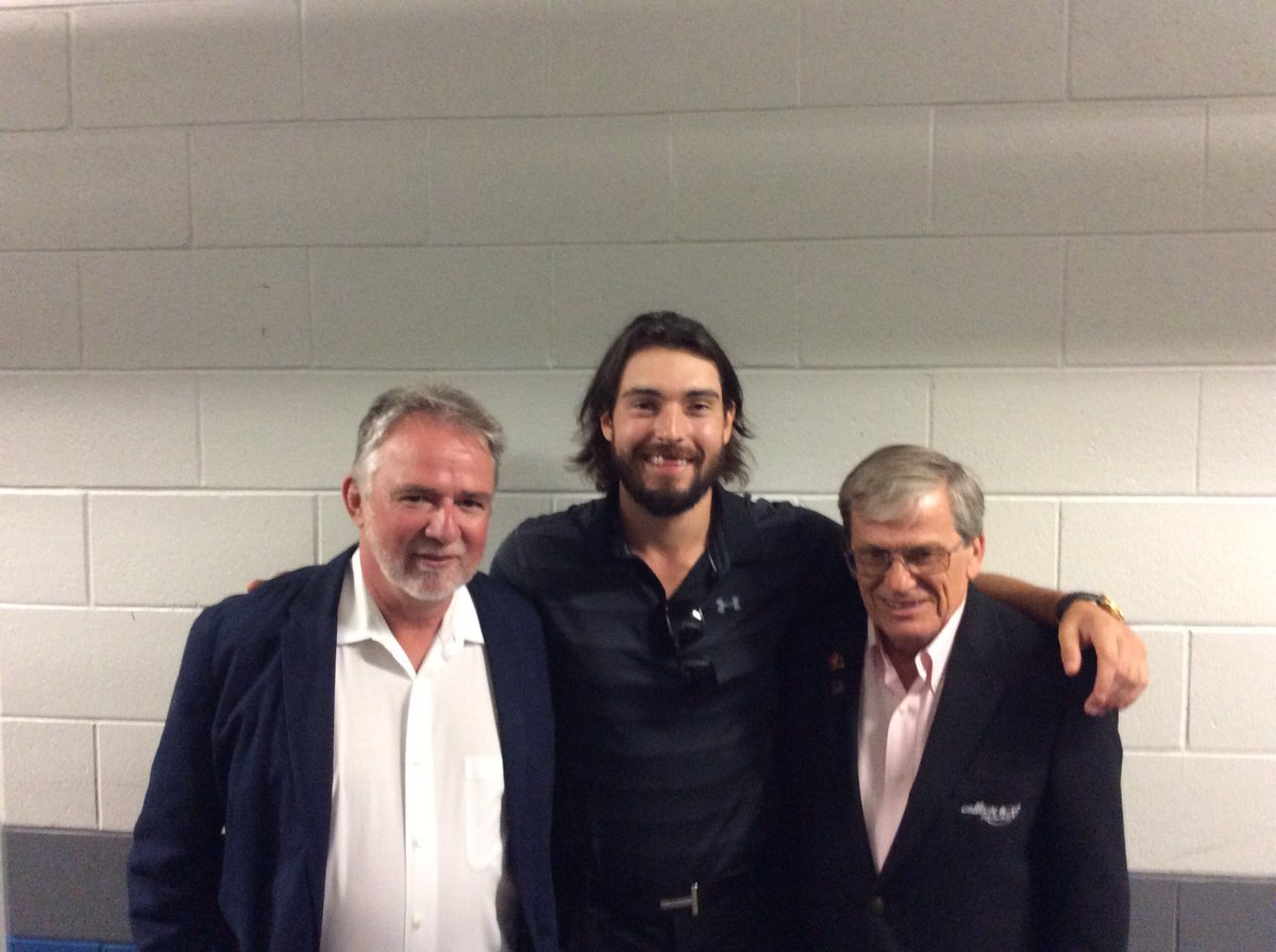 Congratulations to Drew Doughty on a Special Night! #8 is in the rafters, way to go! <a href="/LJK_hockey/">London Jr. Knights</a> <a href="/dewyy8/">Drew Doughty</a>