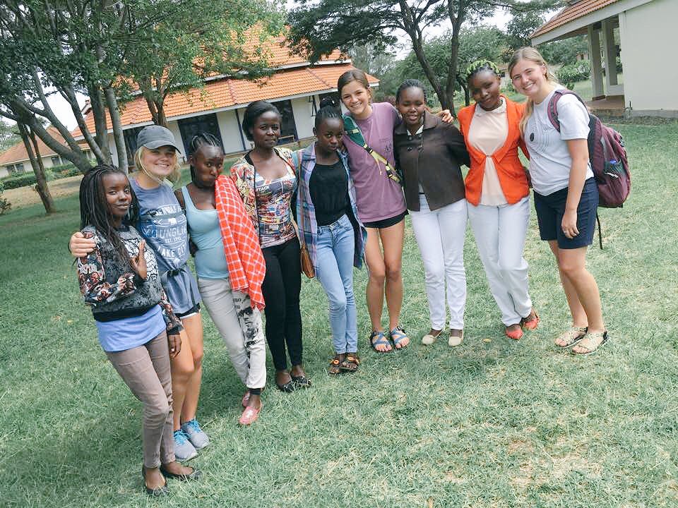 Exploring, smiling, and giving back... just a few of our favorite things☺️