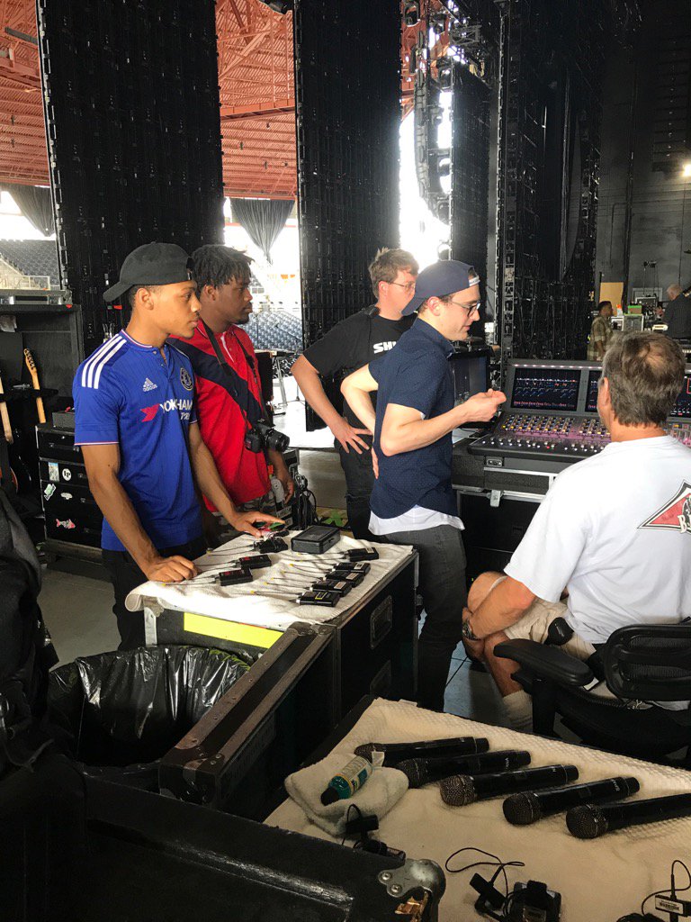 CCEDoh's tweet photo. @YOUmediaCCED crew @WeAreLRNG from your crew @johnlegend thanks from@kimnedfish @scsdoh @InSpringfield https://t.co/8AWl3anITn