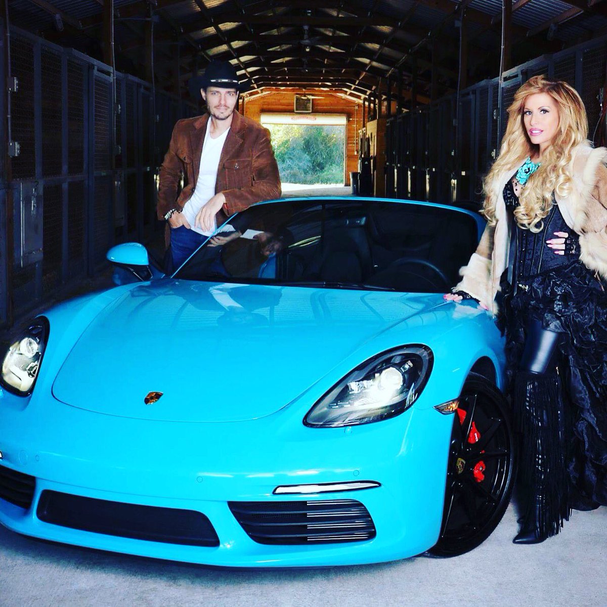 BulkinShort's tweet image. #Arabianhorses #Porsche #styleicon