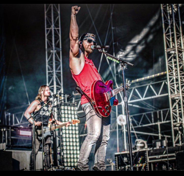 KipMooreLyrics's tweet photo. So God made girls like you make guys like me
Wanna reach for the brightest star, set it on a ring https://t.co/5L71Dhd4sG