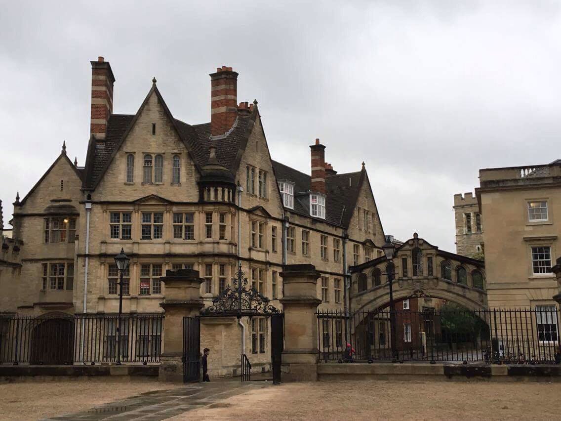 MaximaxInc's tweet photo. Notre directeur était de passage à l'@UniofOxford pour promouvoir l'éducation à l'international #education #mentorat #coaching #haiti #uk https://t.co/pYTAcwlcj5