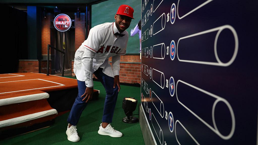 Angels's tweet photo. Welcome to the #Angels, @jordonadell! #MLBDraft

10th Overall Pick: https://t.co/rK6WnBd0xt https://t.co/P3RRUXpaz8