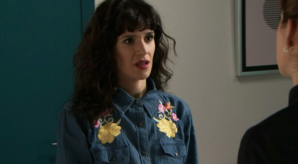 NochesDelTrece's tweet photo. "No quiero que me evites" - Jazmín y un pedido para Florencia #LasEstrellas https://t.co/9o71svWrLf