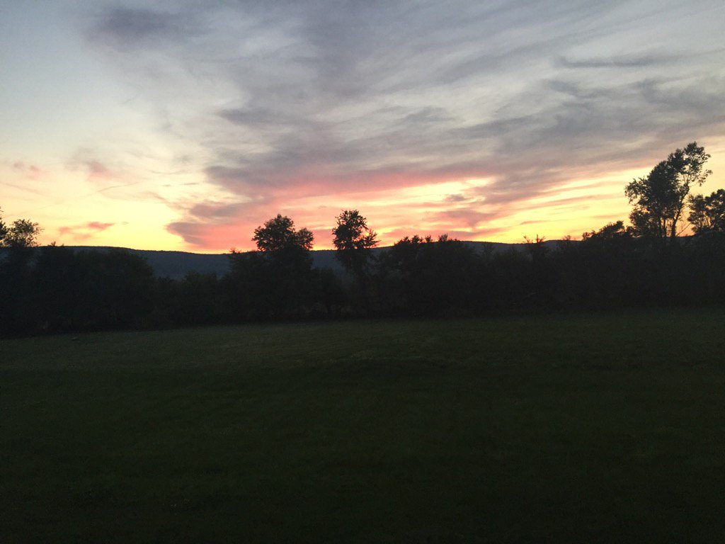 MaryMastapeter's tweet photo. Another spectacular sunset, between the hills, Loudoun Co. VA https://t.co/Fb67rAMDha