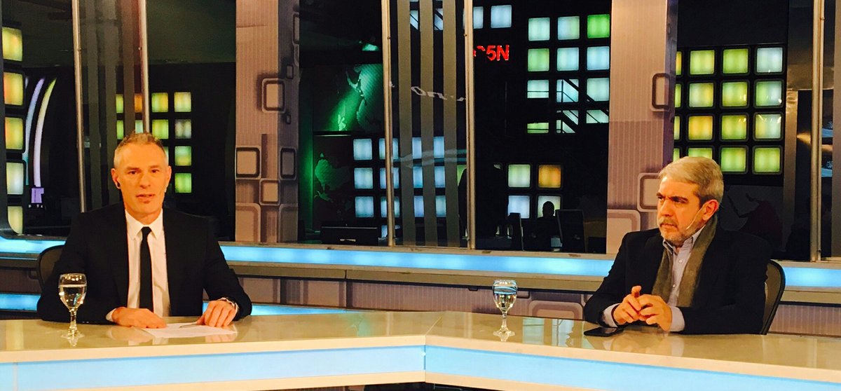 desafio2016's tweet photo. En instantes @FernandezAnibal mano a mano con Zloto por la pantalla de @C5N. https://t.co/pBa2C7NyEE