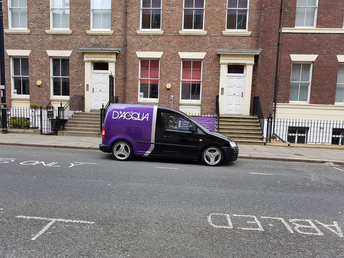 DACQUACHEF's tweet photo. New styling from wrap monkey sunderland 👌 #van #caddy2k #vw #wrap @WrapMonkey https://t.co/ScnN7vZgIY