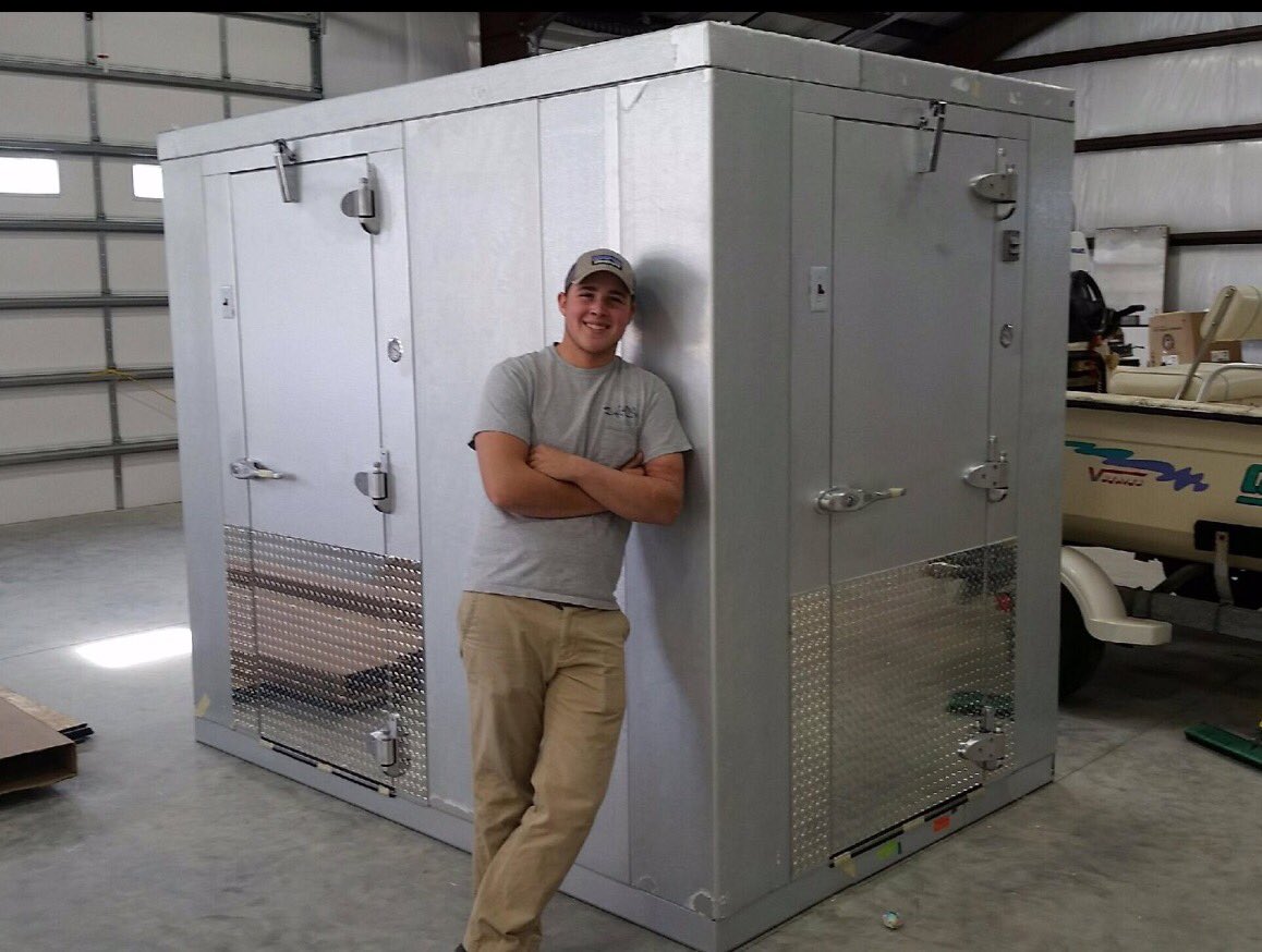 BigBuckCoolers's tweet photo. Please retweet and share if you need something like this for this years hunting season! #taxidermy #bigbucklife https://t.co/ZXLwmCEkmZ