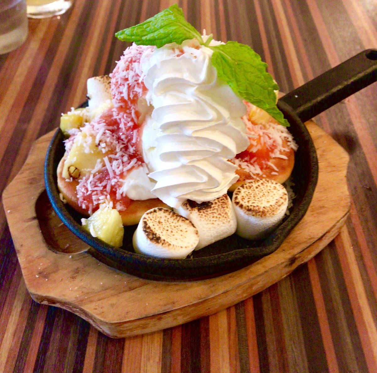 アキラ 新宿のホレホレカフェで話題のハイブリッドスイーツ パヌッキー ホレホレ カフェ