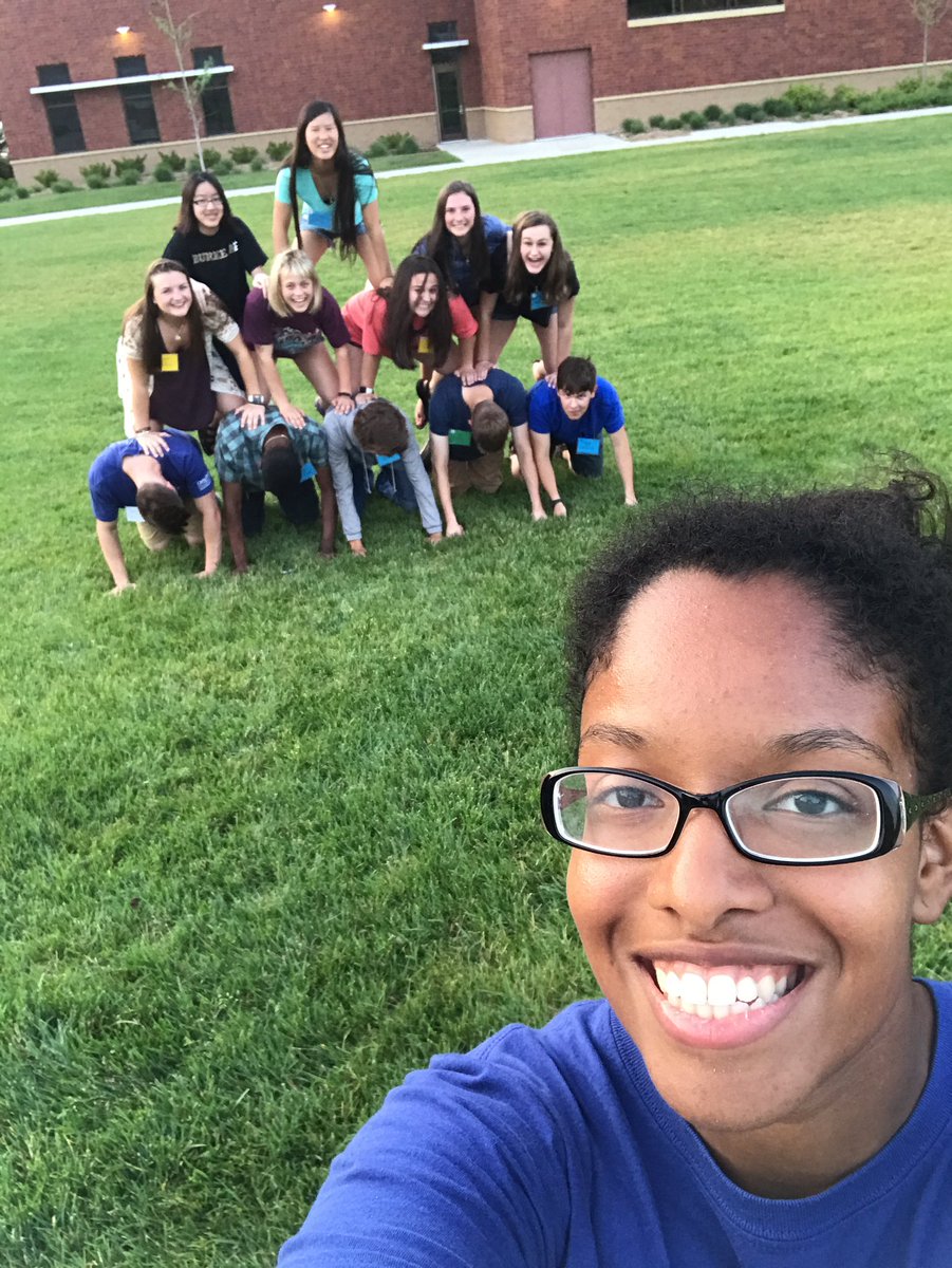 SPwolves17's tweet photo. @NewBluejays #SPwhite #HumanPyramid https://t.co/ZnEcYfpCG0