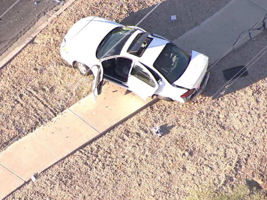 Two vehicle crash seriously injures passenger in Avondale abc15 ABC15