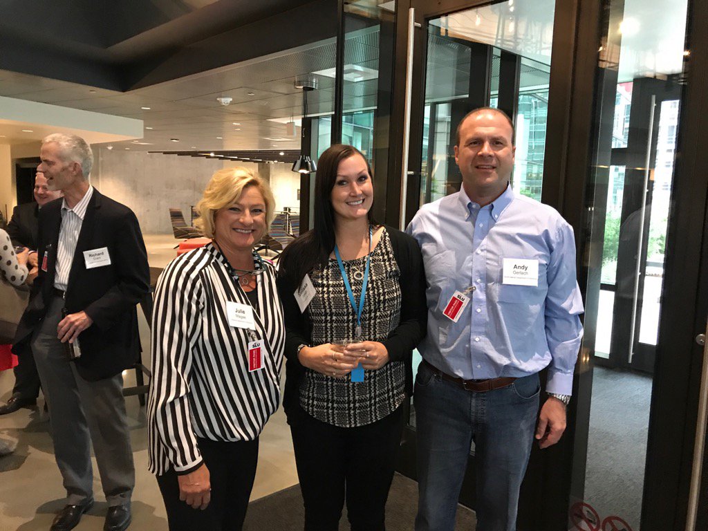 juliepmagee's tweet photo. Visiting @amazon and enjoying the irony! Great company! @andygerlach1 #KillQuill https://t.co/BqRiol45G9