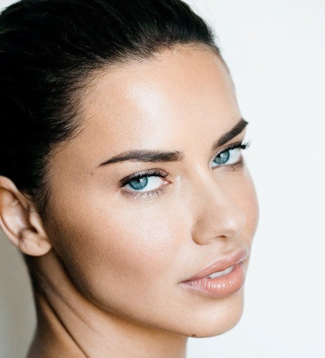 God is indeed among us, happy 36th birthday adriana lima!!! 