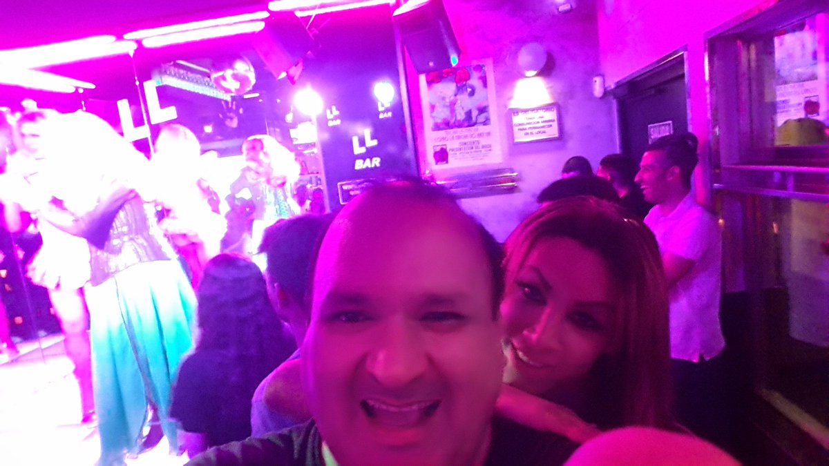 chelinperuesgay's tweet photo. Disfrutando en LL Show Bar de Nacha La Macha junto @valeskaivanova y Don Pastón (Dinero). Madrid es mejor de lo q pensé: lindo @duendeviews https://t.co/Fqe3jLVegG