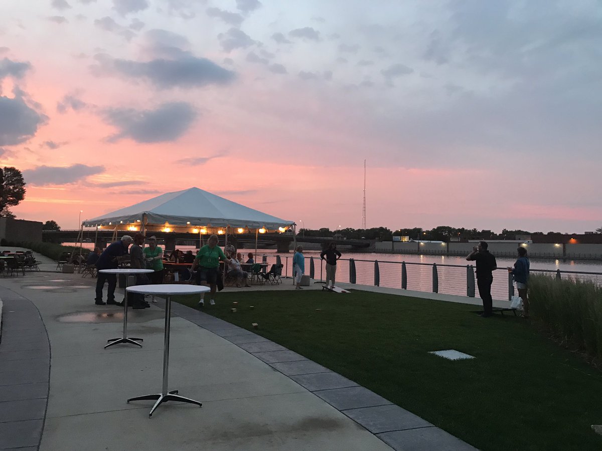 VGMForbin's tweet photo. Would you look at that sunset though... 😍😍😍#VGMHeartland https://t.co/QtdUhEhICY