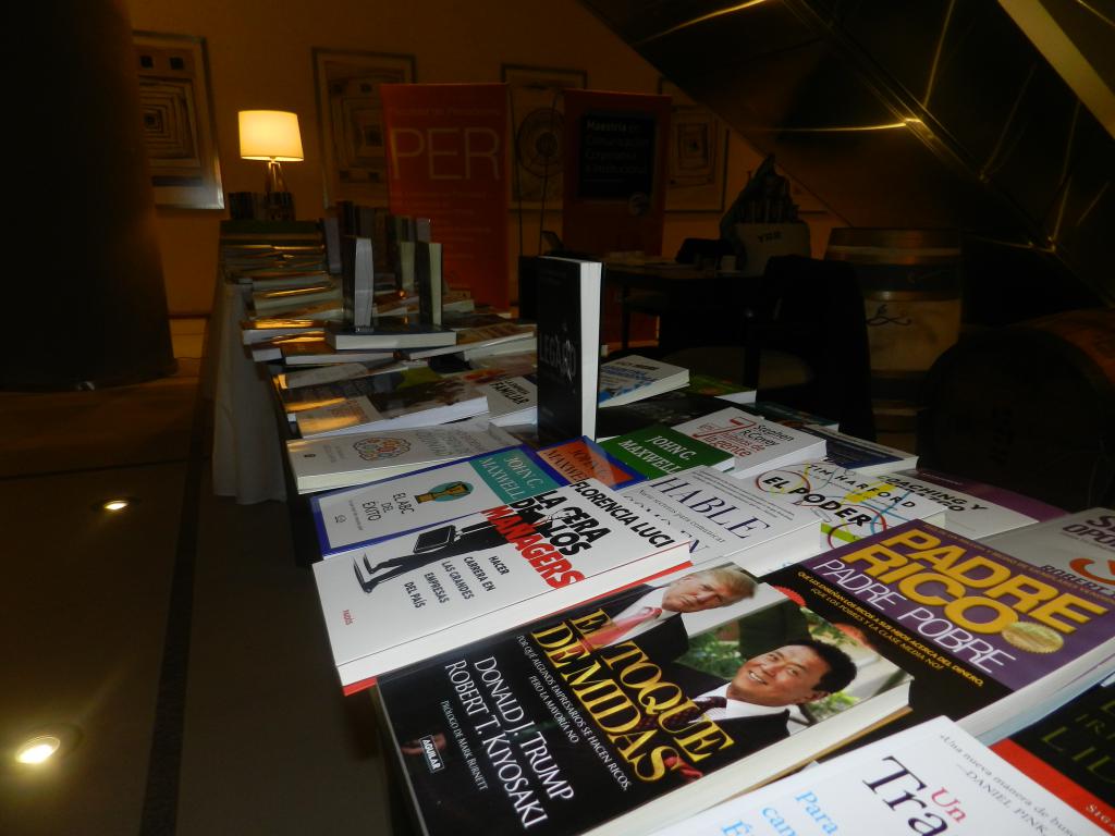 Café y buenos libros: Auspiciado por Grupo Cooperativa, comenzó el encuentro "Café Literario" en el Hotel… dlvr.it/PLrFjH