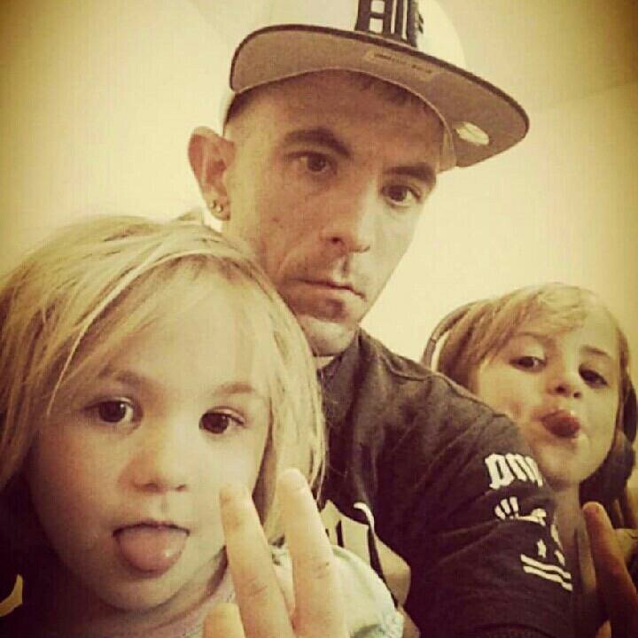 #daughters catching lighting Bugs#Liveme ☣Toxic313🅱TD☣: liveme.com/media/play/?vi…