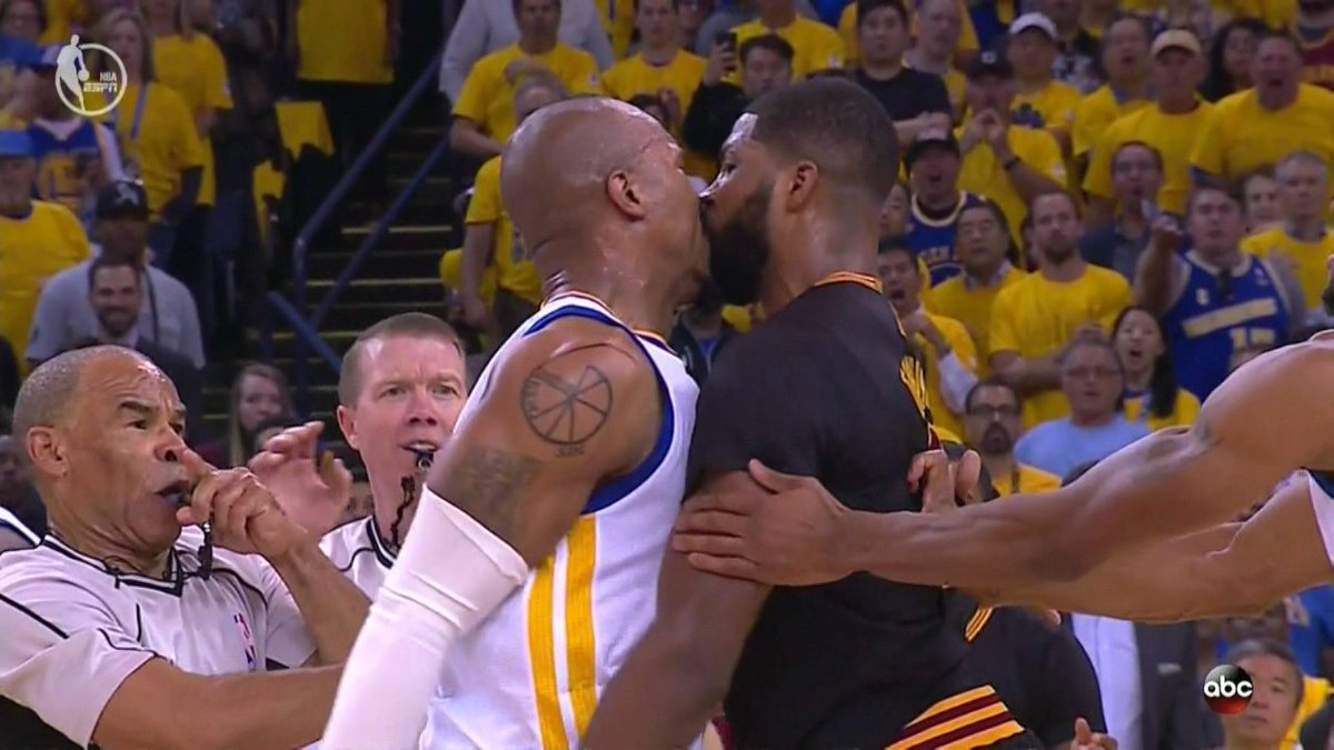 David West so far in Tristan's mouth, he can smell Khloe and the other 47 NBA players she's been with. https://t.co/fbZ1htV7Gc