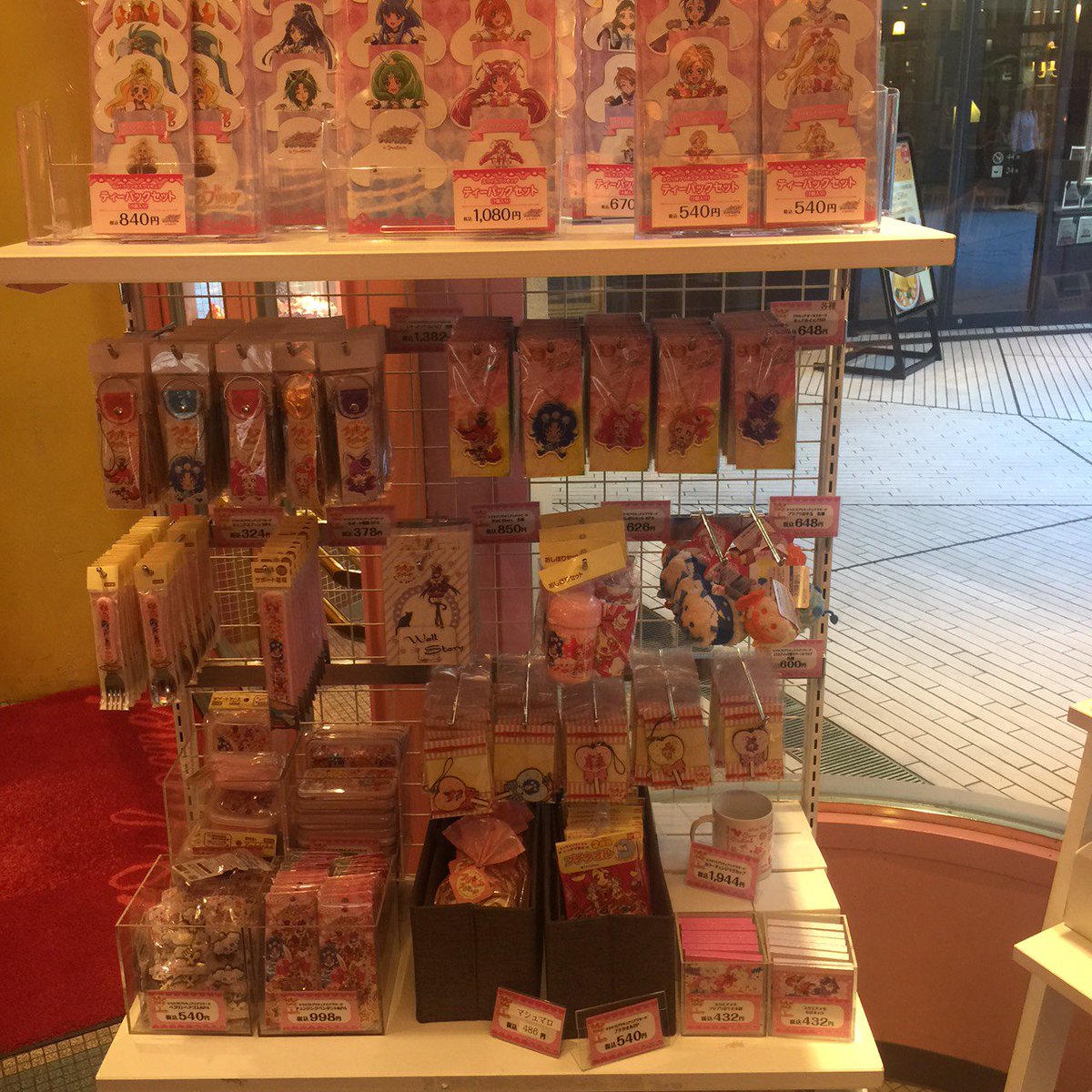 スイーツパラダイスコラボ 公式 名古屋スパイラル店より 当店ではただ今 プリキュアアラモードとコラボ中ですっ たいへんお待たせしました 本日プリキュアグッズ 再入荷いたしました 40種以上 いまなら揃ってますよっ 期間は6月22日まで