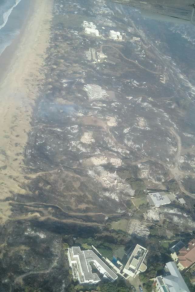 jamescapetown's tweet photo. ⚡PLS RT⚡ (via @unathihenama) #BestServiceAward➡ @Airbnb activated #Disaster Response for🔥#KnysnaFire🔥victims free accomm! 🌍✔ (pics @wo_fire) https://t.co/u1Z5J3EYU8