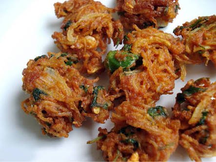 rashmibapna1107's tweet image. Enjoy monsoon with Bhajias and Chai #FunInMonsoon