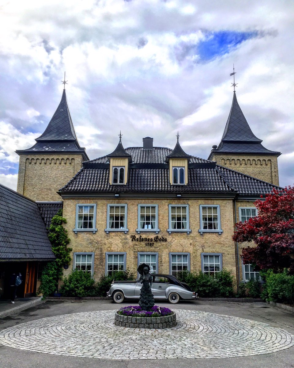 We needed a break from AirBnB #PLEASURE2017 <a href="/SondreLerche/">Sondre Lerche</a> <a href="/refsnesgods/">Hotell Refsnes Gods</a> #Moss