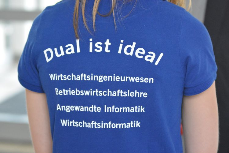 xSuiteGroup's tweet photo. Nicht vergessen: #wmdgroup am 17.6. auf Tag der offenen Tür an #Nordakademie Elmshorn, #dual studieren, https://t.co/FbgFhUcVKb https://t.co/Hully8uvMC