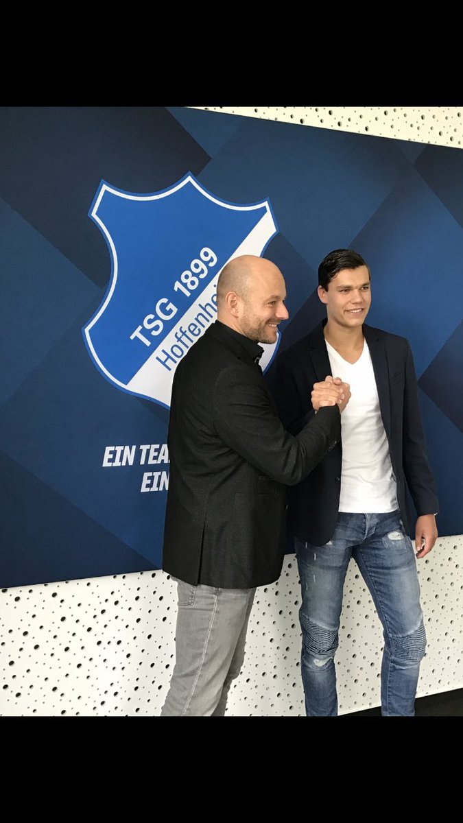 SoccerVision1's tweet photo. Justin Hoogma maakt de overstap van @HeraclesAlmelo naar @achtzehn99 en tekent een vierjarig contract. Lees op soccervision.nl https://t.co/qs33yP9GQN