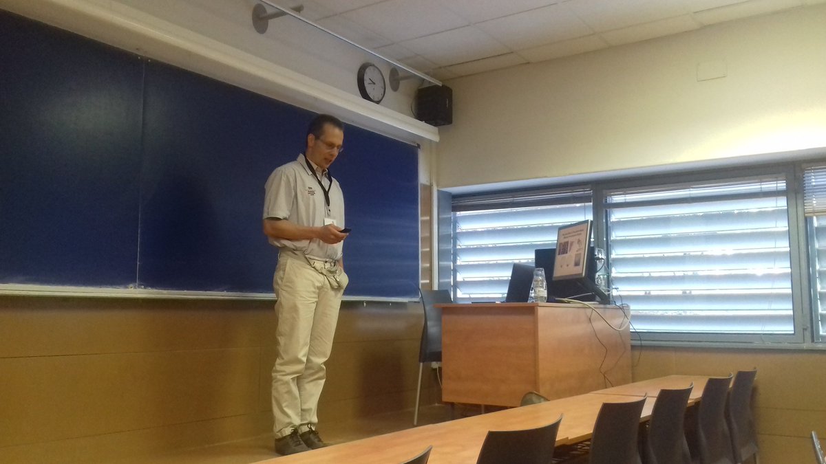 medvisorg's tweet photo. Invited talk by Bernhard Preim at EuroRV3 #eurovis on reproducibility in perception-based medical visualization studies https://t.co/bv7VMSlwom