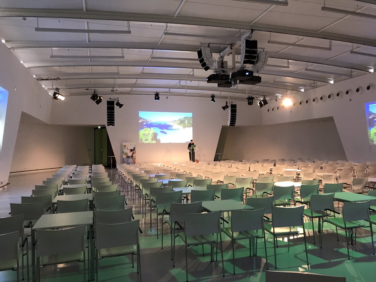 Straks lezing The future of Workforce op #vos17 in fantastische zaal! #humanification