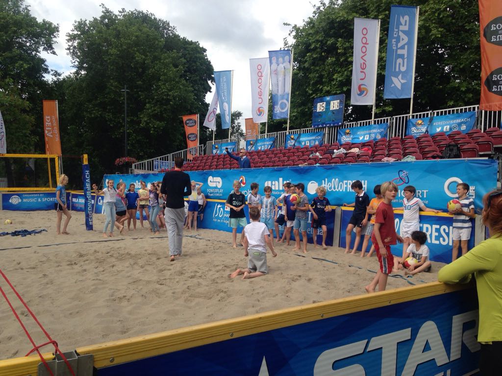 Jenaplan Wittevrouwenschool actief tijdens de                       #eredivisiebeach week #030inbeweging <a href="/WBBinnenstad/">Binnenstad Utrecht</a>