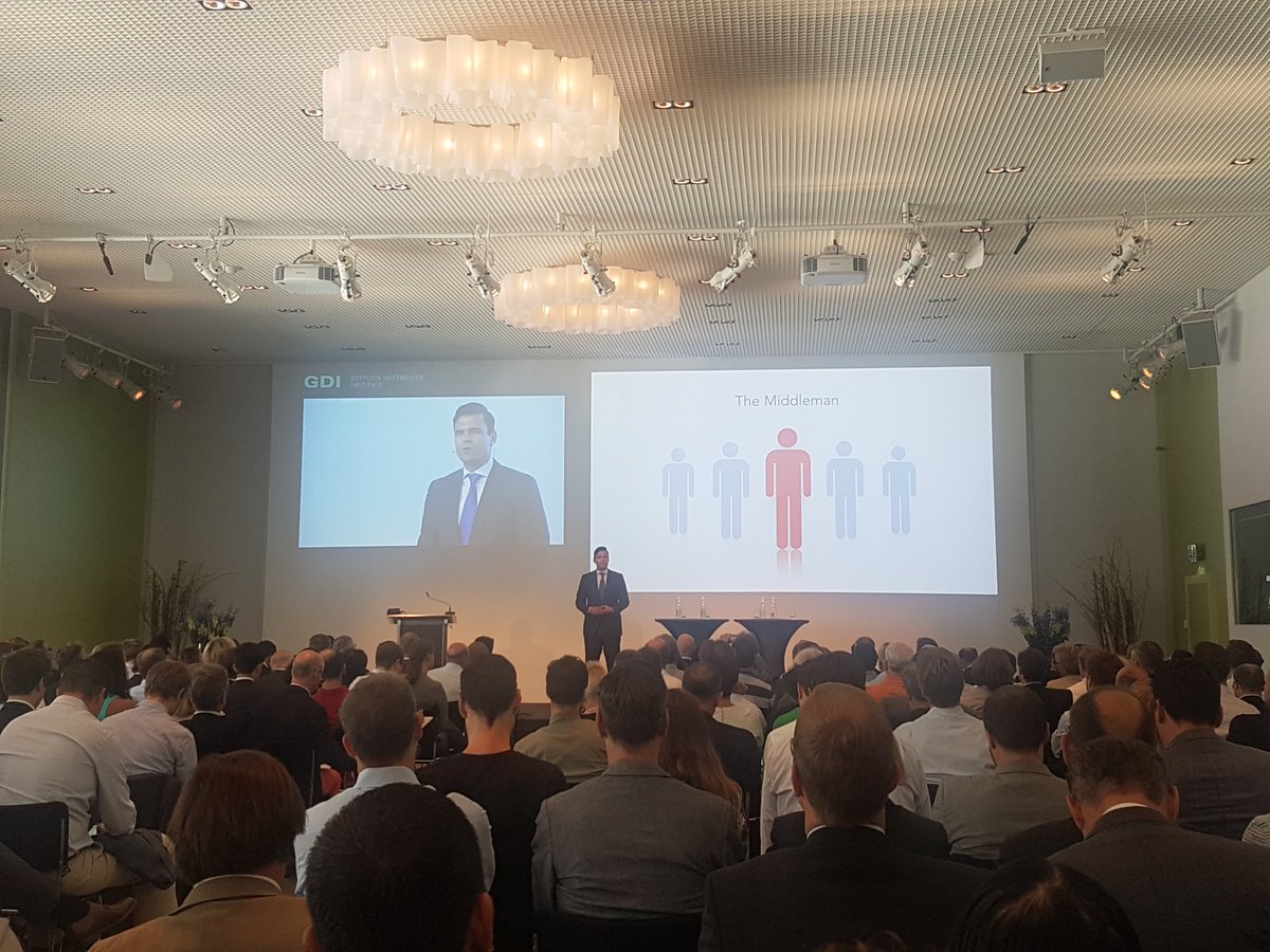 actiongirl74's tweet photo. .@alextapscott about the basics of #blockchain @GDInstitute #bvc2017 https://t.co/Ftf5iLpY29