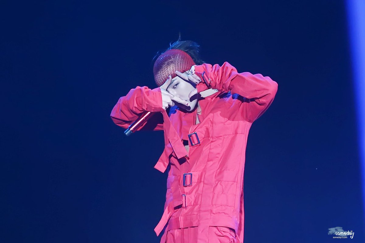 liuliu1350's tweet photo. 20170610 G-DRAGON ART III MOTTE IN SEOUL HQ 4P https://t.co/ViuLxE1mfx